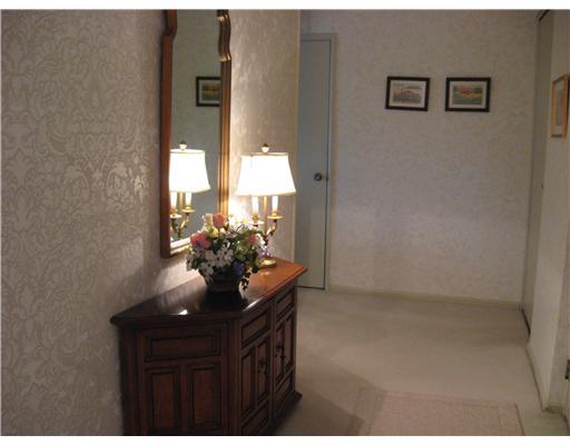 900 Washington Road, Unit 411 Mt. Lebanon, PA 15228 - Photo 2 of 15 Entry/Foyer.