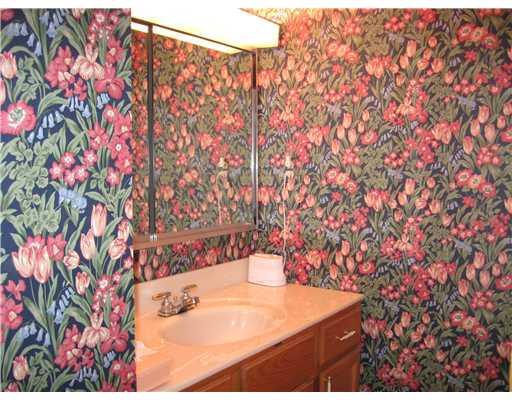 900 Washington Road, Unit 411 Mt. Lebanon, PA 15228 - Photo 13 of 15 Master Bath/Spa.