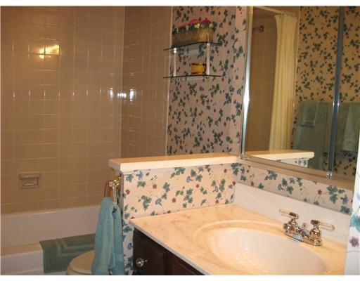 900 Washington Road, Unit 411 Mt. Lebanon, PA 15228 - Photo 15 of 15 Full Bath.