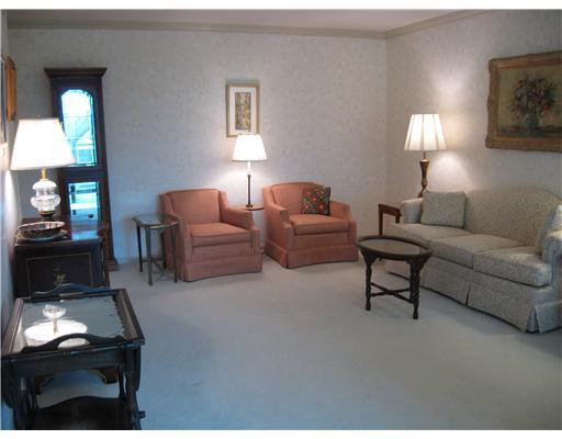 900 Washington Road, Unit 411 Mt. Lebanon, PA 15228 - Photo 4 of 15 Living Room.