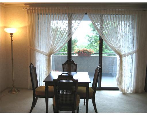 900 Washington Road, Unit 411 Mt. Lebanon, PA 15228 - Photo 6 of 15 Dining Room.