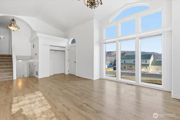 $535,000 | 17 Washington Place, Electric City, WA 99123