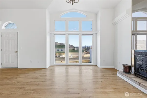 $535,000 | 17 Washington Place, Electric City, WA 99123