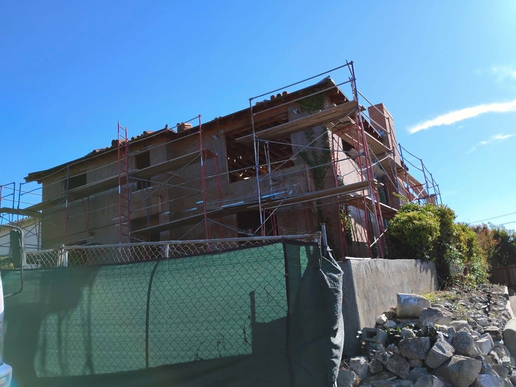 1909 Dalton Road Palos Verdes Estates, CA 90274 - Photo 2 of 28 a view of a building