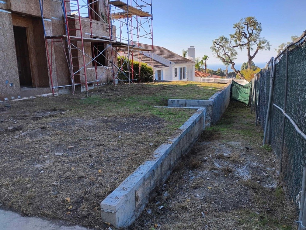 1909 Dalton Road Palos Verdes Estates, CA 90274 - Photo 4 of 28 a view of a house with backyard