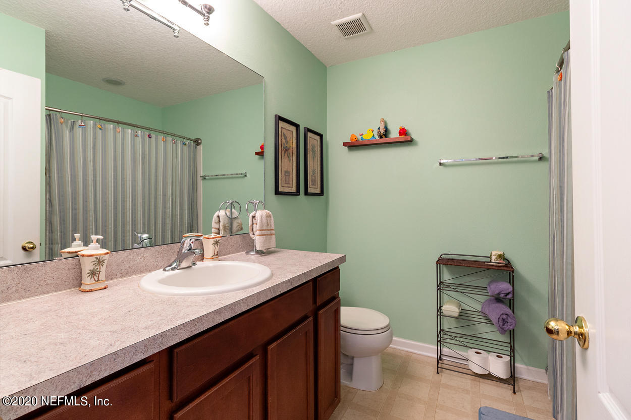 12334 Water Tupelo Road Jacksonville, FL 32226 - Photo 21 of 31 Upstairs Guest Bath
