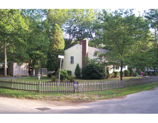 43 Hickory Road Halifax, MA 02338 - Photo 2 of 10 Gallery Image 2