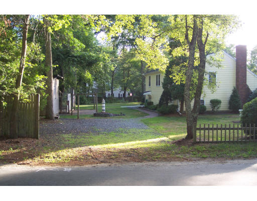 43 Hickory Road Halifax, MA 02338 - Photo 5 of 10 Gallery Image 5