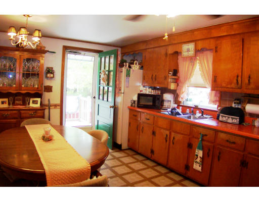 43 Hickory Road Halifax, MA 02338 - Photo 8 of 10 Gallery Image 8