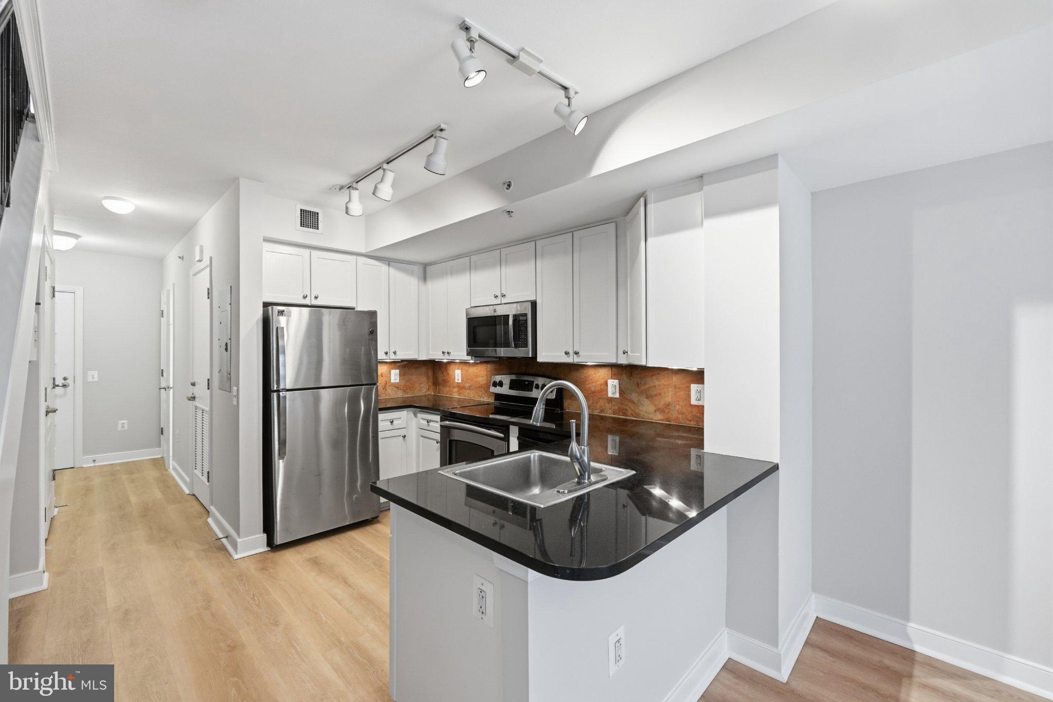 631 D Street Northwest, Unit 844 Washington, DC 20004 - Photo 3 of 23 Gallery Image 3