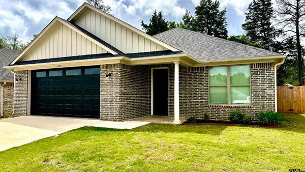 $284,900 | 257 Oak Vly Drive, Gilmer, TX 75644