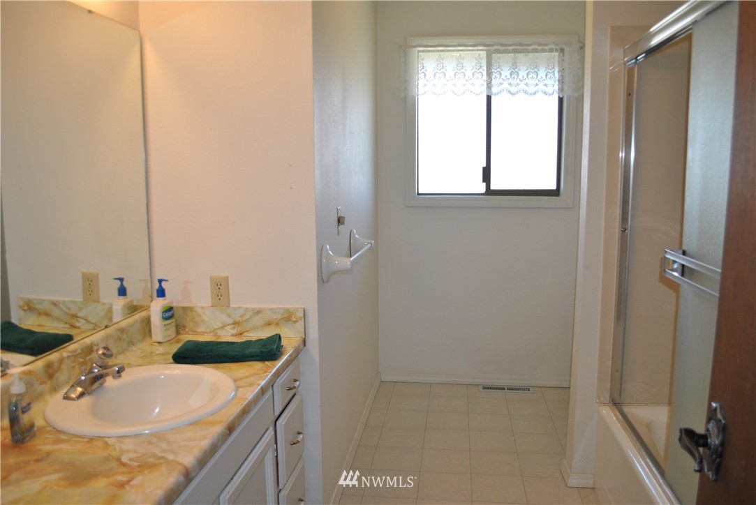6289 Mae Valley Road Northeast Moses Lake, WA 98837 - Photo 14 of 24 Gallery Image 14