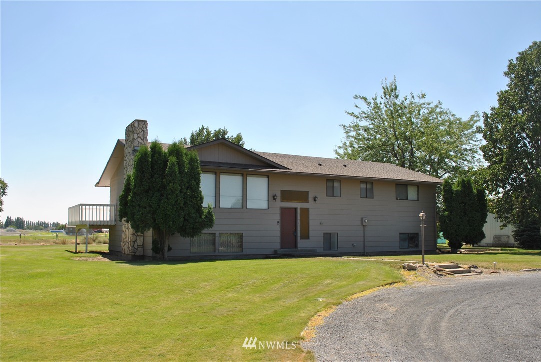 6289 Mae Valley Road Northeast Moses Lake, WA 98837 - Photo 3 of 24 Gallery Image 3
