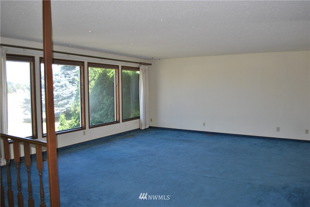 6289 Mae Valley Road Northeast Moses Lake, WA 98837 - Photo 4 of 24 Gallery Image 4