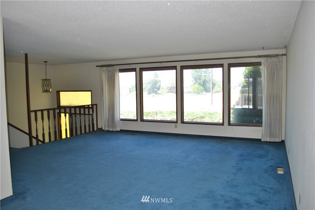 6289 Mae Valley Road Northeast Moses Lake, WA 98837 - Photo 5 of 24 Gallery Image 5