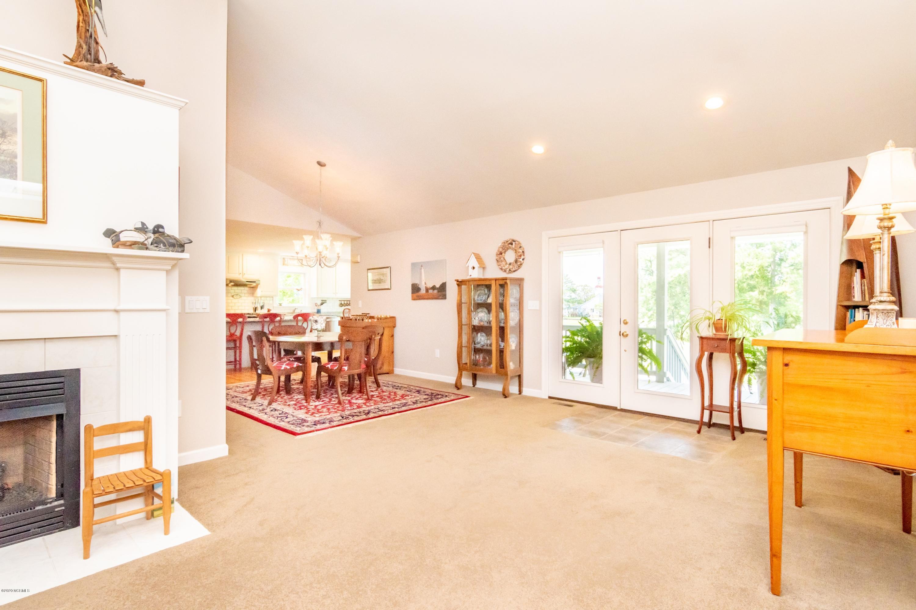 415 Smith Shore Road Belhaven, NC 27810 - Photo 7 of 38 007_Foyer