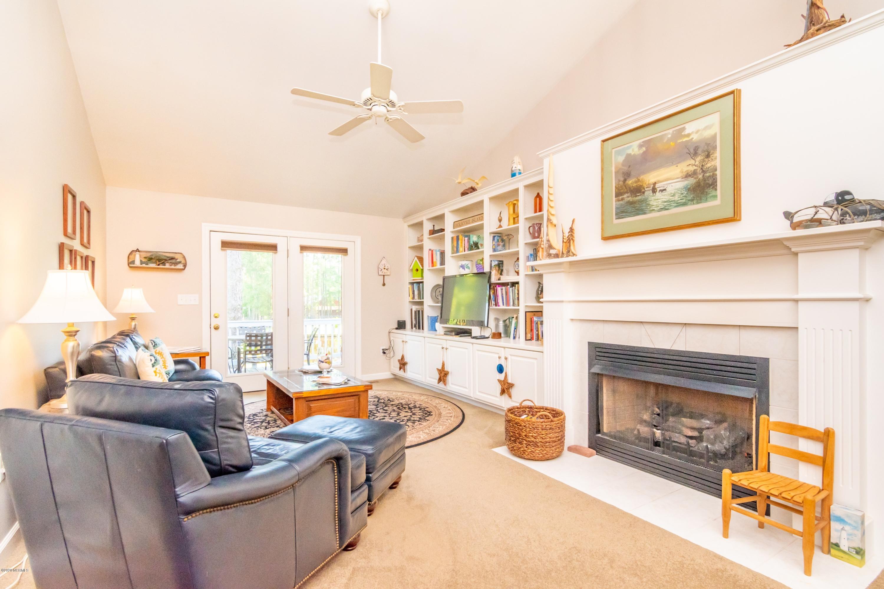 415 Smith Shore Road Belhaven, NC 27810 - Photo 8 of 38 008_LivingRoom