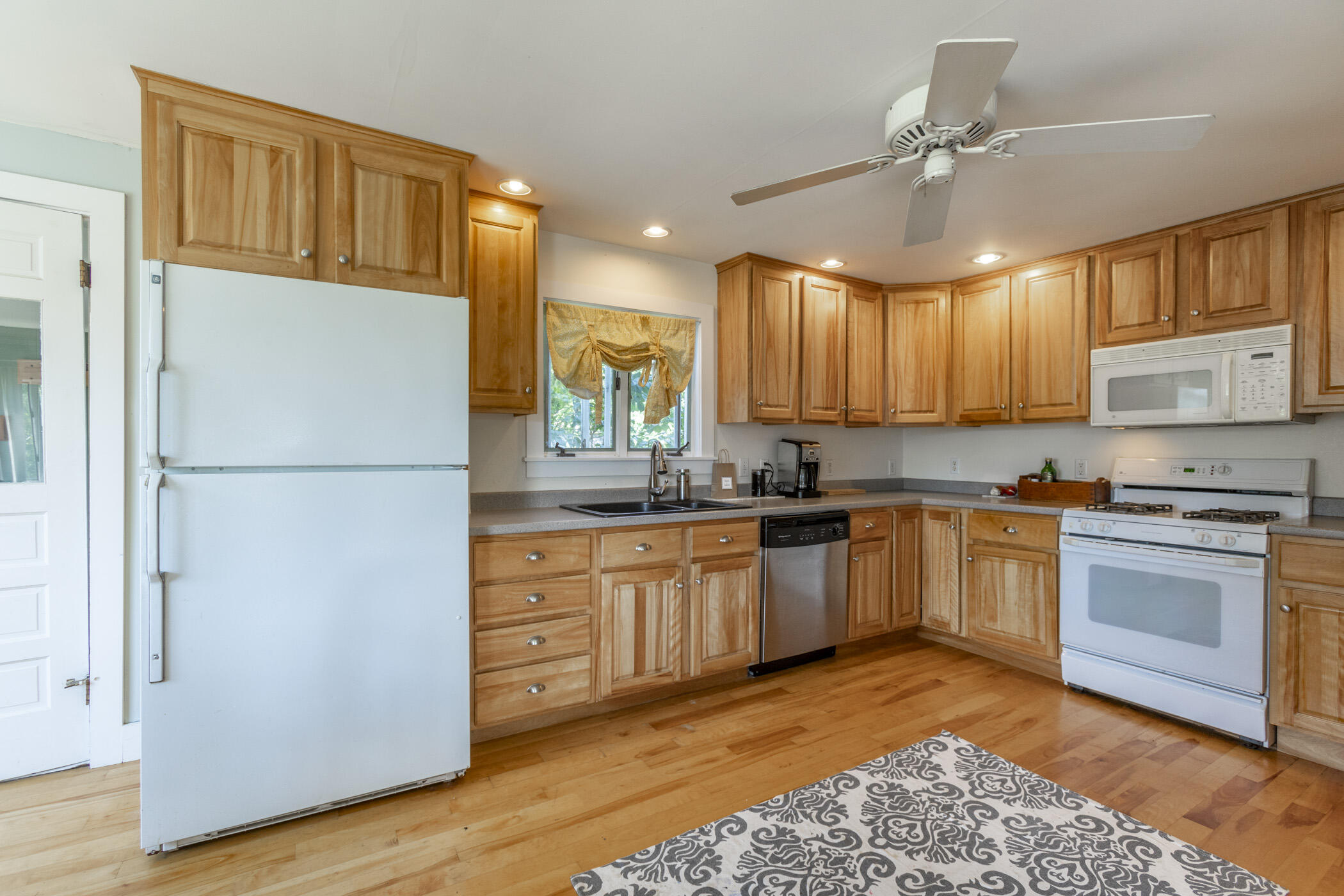 10 Mills Road Kennebunkport, ME 04046 - Photo 4 of 19 Kitchen