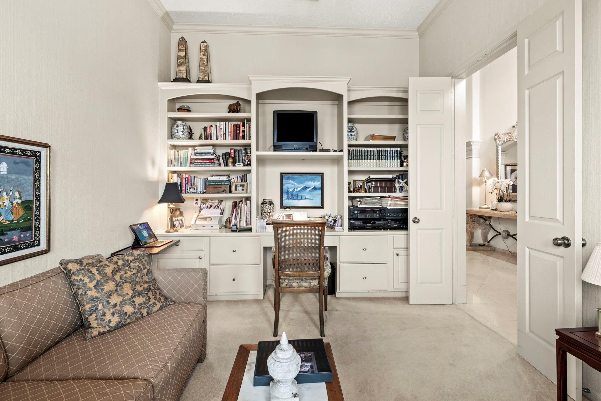 4513 Country Club View Baytown, TX 77521 - Photo 19 of 46 a living room with furniture a rug and white walls