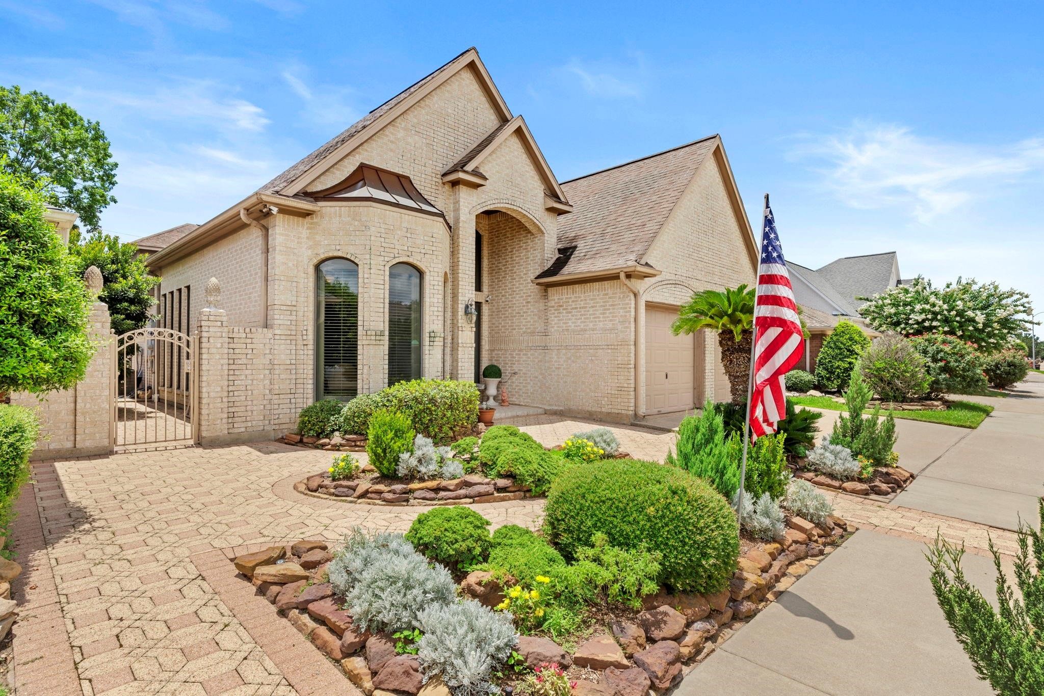 4513 Country Club View Baytown, TX 77521 - Photo 41 of 46 a front view of a house with a yard
