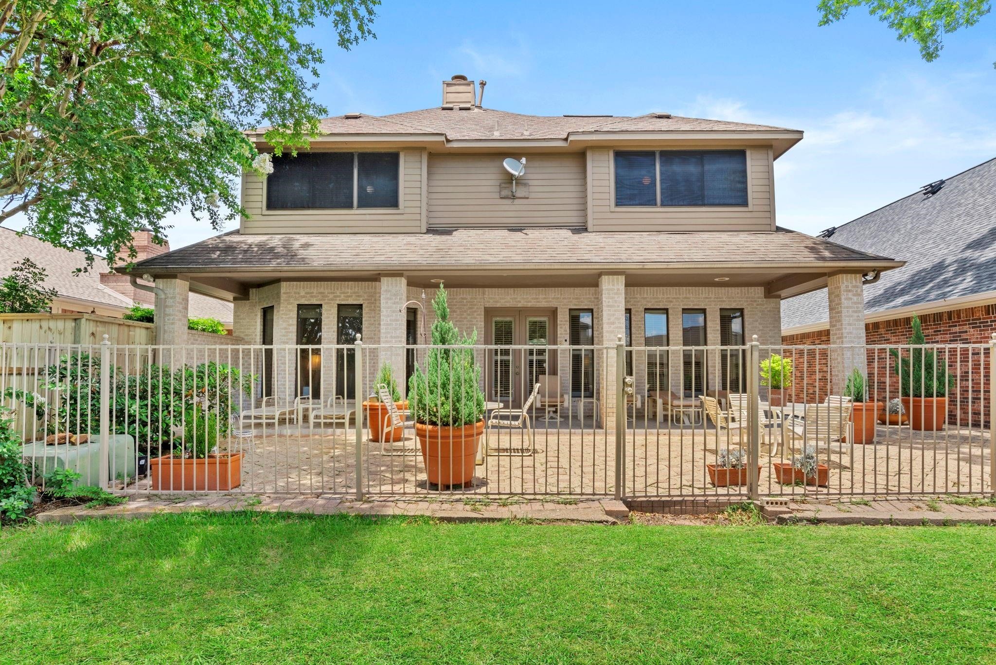 4513 Country Club View Baytown, TX 77521 - Photo 44 of 46 a front view of a house with a garden
