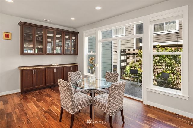 $1,350,000 | 1016 Pine Crest Circle Northeast, Issaquah, WA 98029