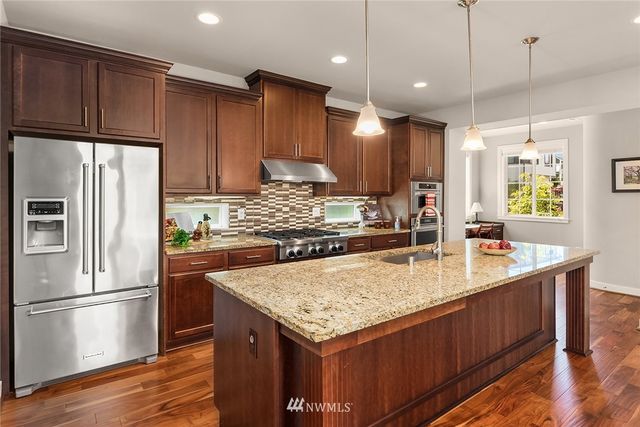 $1,350,000 | 1016 Pine Crest Circle Northeast, Issaquah, WA 98029