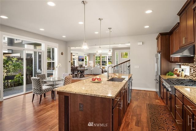 $1,350,000 | 1016 Pine Crest Circle Northeast, Issaquah, WA 98029