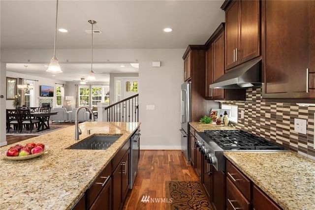 $1,350,000 | 1016 Pine Crest Circle Northeast, Issaquah, WA 98029