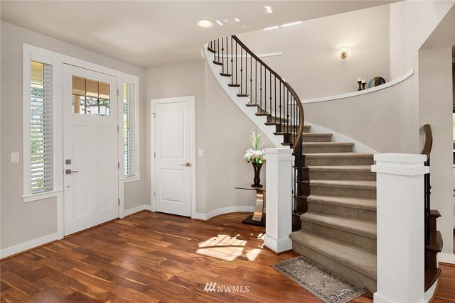 $1,350,000 | 1016 Pine Crest Circle Northeast, Issaquah, WA 98029