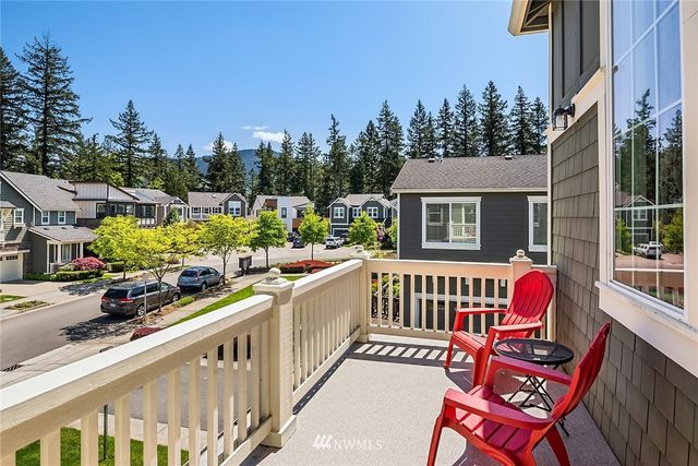 $1,350,000 | 1016 Pine Crest Circle Northeast, Issaquah, WA 98029