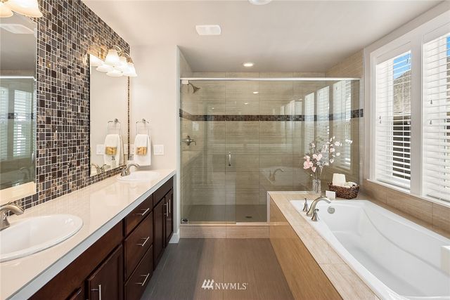 $1,350,000 | 1016 Pine Crest Circle Northeast, Issaquah, WA 98029