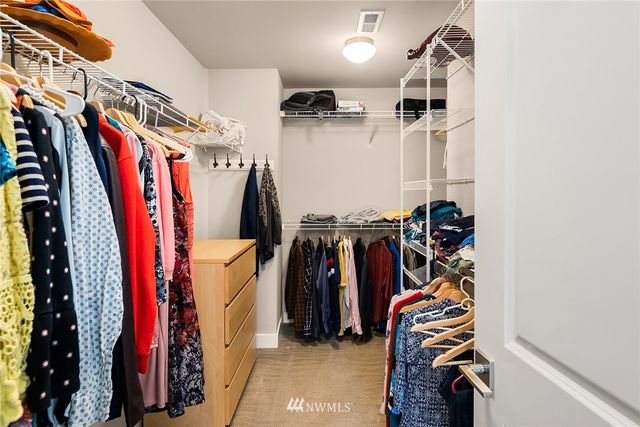 $1,350,000 | 1016 Pine Crest Circle Northeast, Issaquah, WA 98029