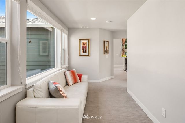 $1,350,000 | 1016 Pine Crest Circle Northeast, Issaquah, WA 98029