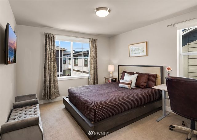 $1,350,000 | 1016 Pine Crest Circle Northeast, Issaquah, WA 98029