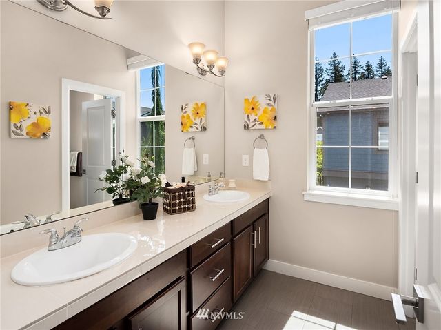 $1,350,000 | 1016 Pine Crest Circle Northeast, Issaquah, WA 98029