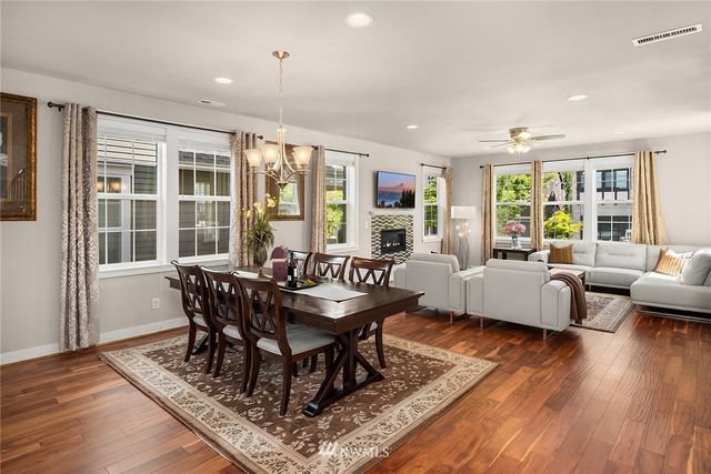 $1,350,000 | 1016 Pine Crest Circle Northeast, Issaquah, WA 98029