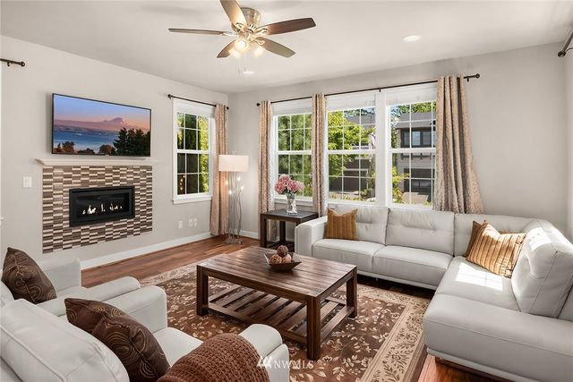 $1,350,000 | 1016 Pine Crest Circle Northeast, Issaquah, WA 98029