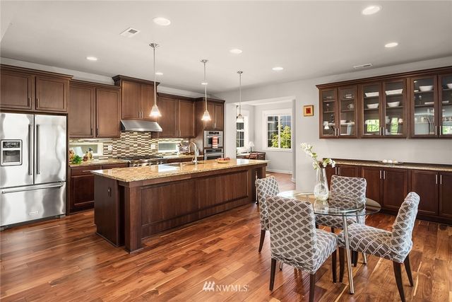 $1,350,000 | 1016 Pine Crest Circle Northeast, Issaquah, WA 98029