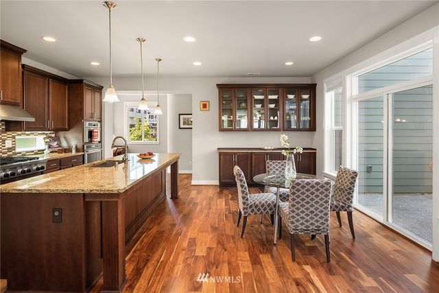 $1,350,000 | 1016 Pine Crest Circle Northeast, Issaquah, WA 98029