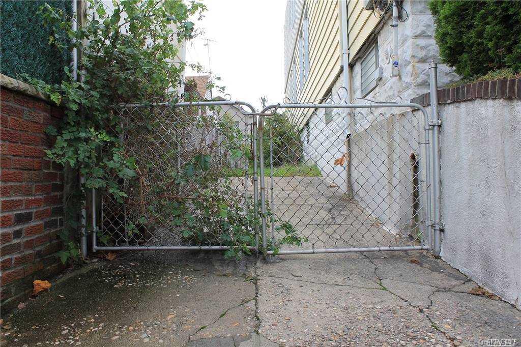 59-12 71st Street Queens, NY 11378 - Photo 4 of 26 a backyard of a house