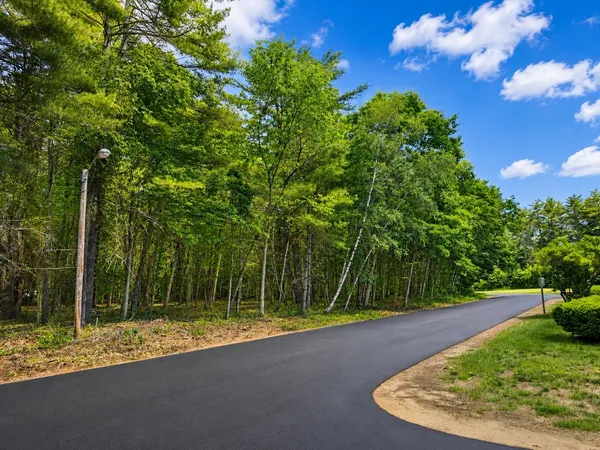 $149,500 | 60 Fairway Drive, Unit 14, Ashland, NH 03217