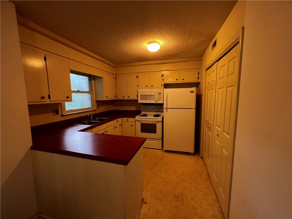 900 F Creekside Drive Clemson, SC 29631 - Photo 2 of 18