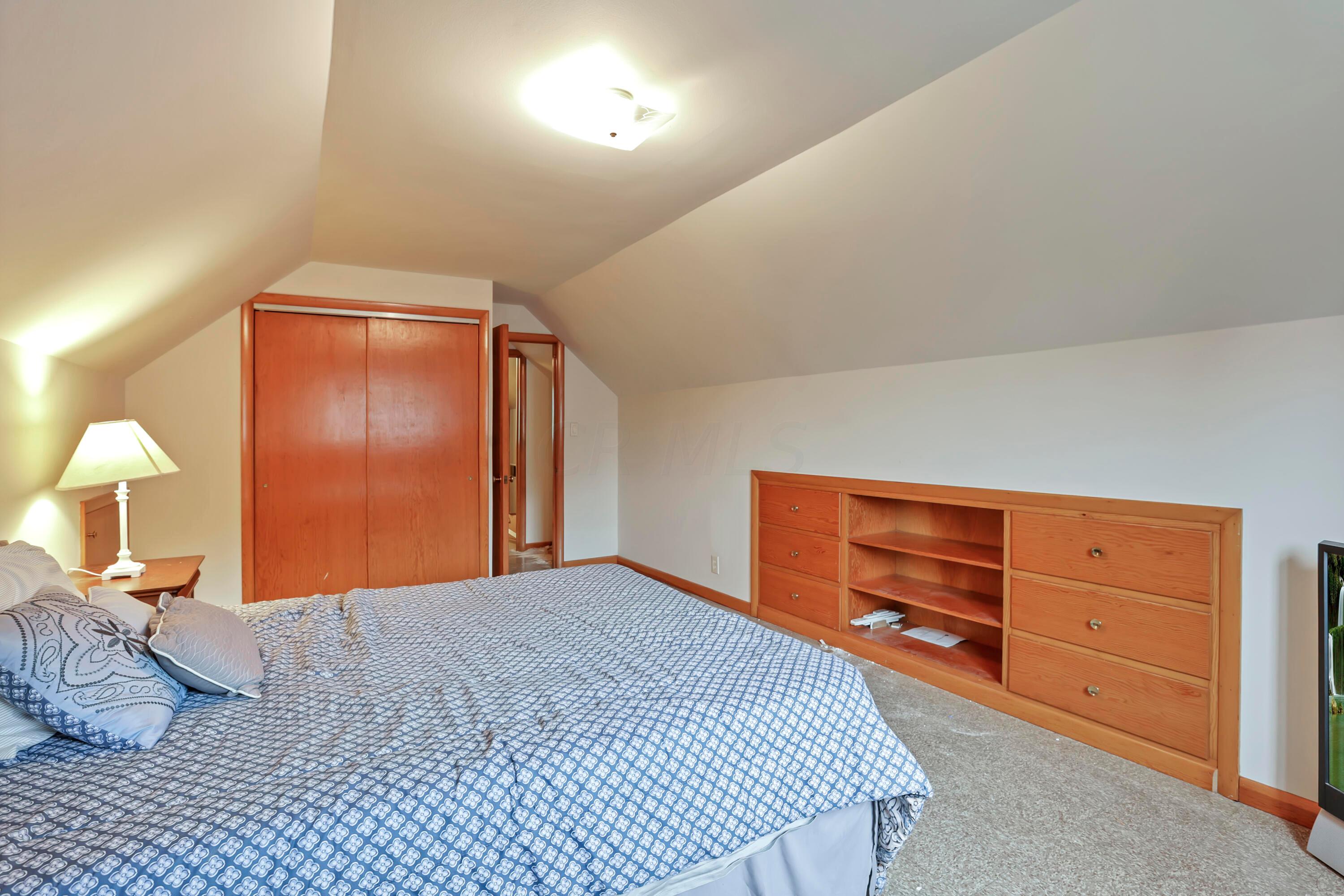 5101 Hamilton Road Hilliard, OH 43026 - Photo 23 of 40 Main Bedroom Upstairs 3