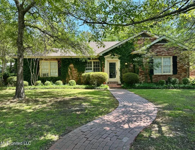 $235,000 | 301 South Victoria Avenue, Cleveland, MS 38732