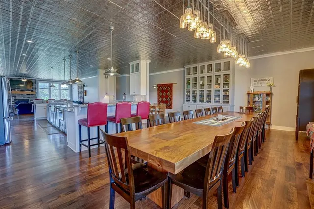 $1,595,000 | 12714 South Harris Road, Greenwood, MO 64034