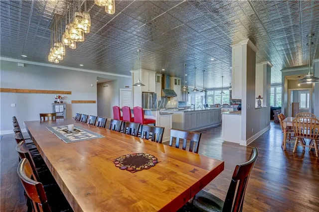 $1,595,000 | 12714 South Harris Road, Greenwood, MO 64034