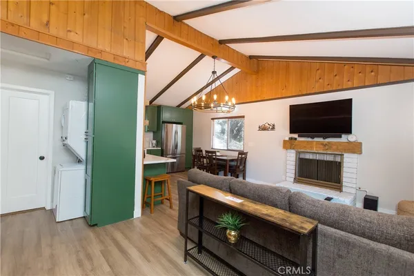 $1,895 | 862 Berne Drive, Crestline, CA 92325