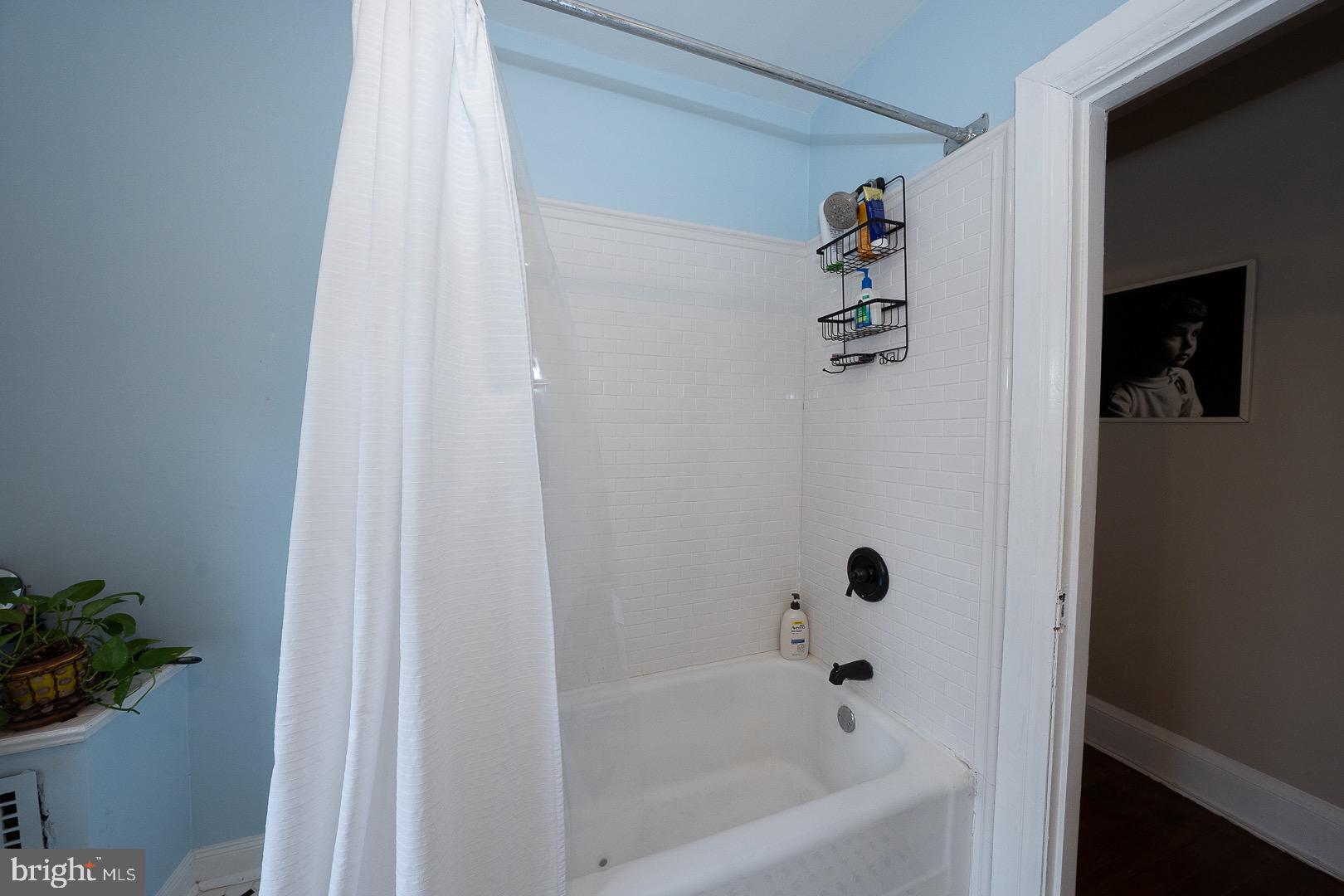 6323 Sherwood Road Philadelphia, PA 19151 - Photo 101 of 132 full bathroom , 2nd floor