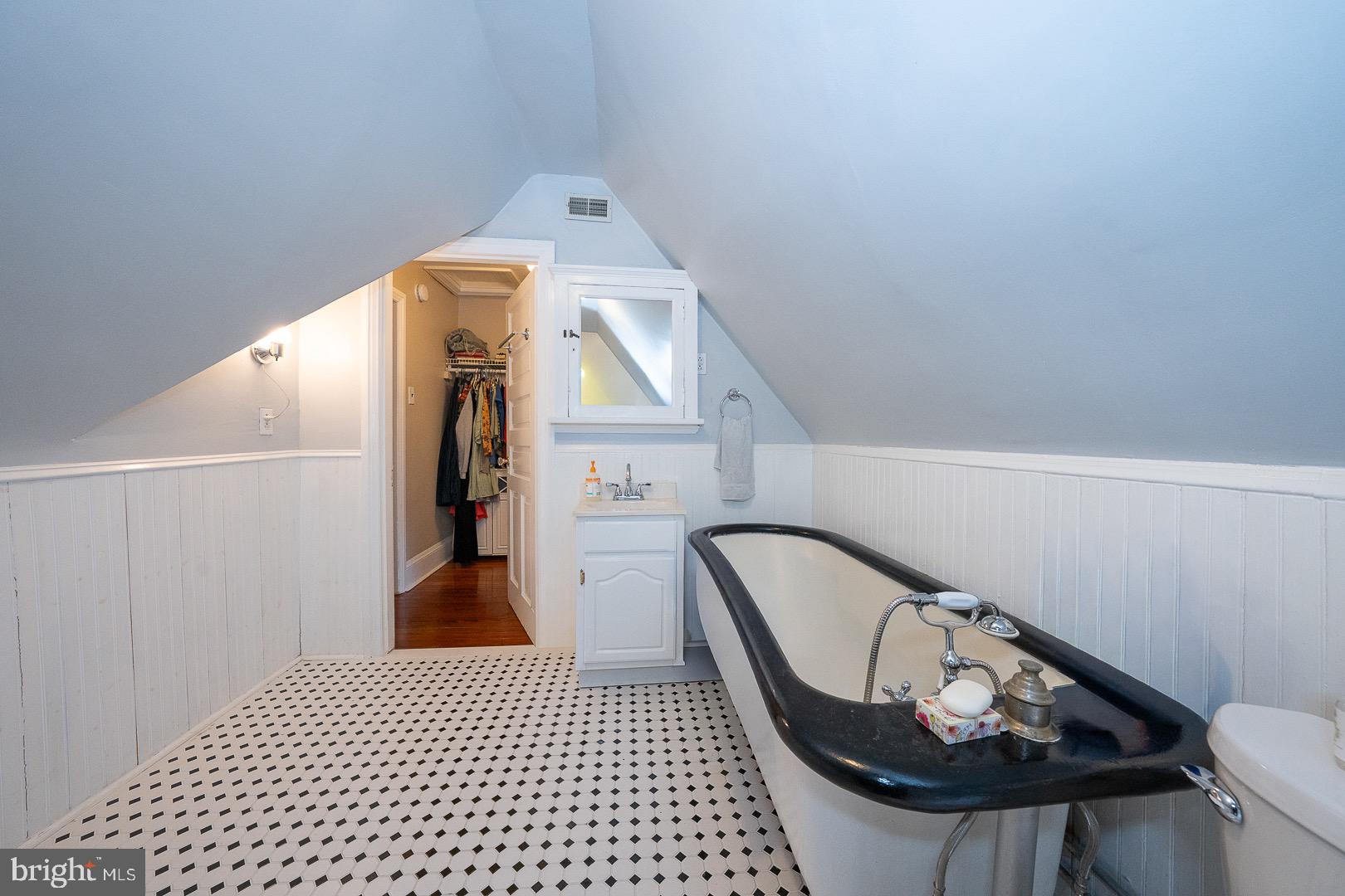 6323 Sherwood Road Philadelphia, PA 19151 - Photo 106 of 132